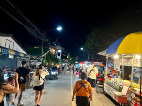 Night Market, Pai